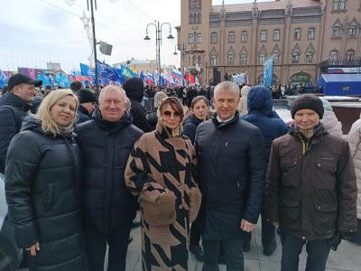 Кафедра на митинге по случаю десятилетия воссоединения Крыма с Россией