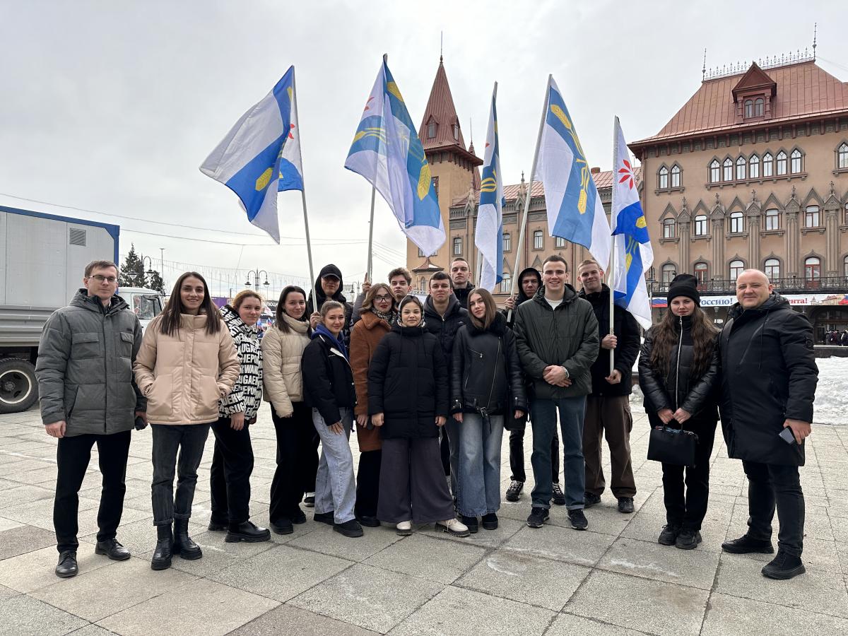 Митинг концерт в честь 10-летнего юбилея присоединения Крыма с Россией Фото 1