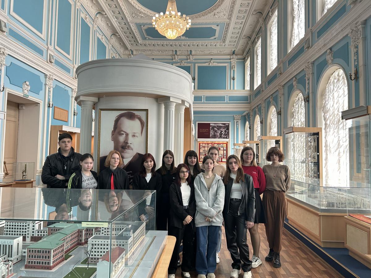 Студенты ФТК посетили музей истории университета Фото 1