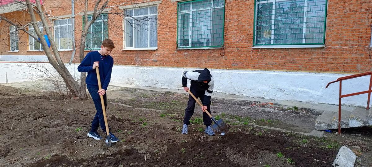 В филиале открыт месячник по санитарной очистке и благоустройству территории Фото 3