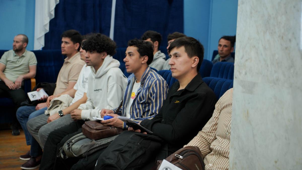 Иностранные студенты приняли участие в просветительской встрече по вопросам миграционного законодательства Фото 3