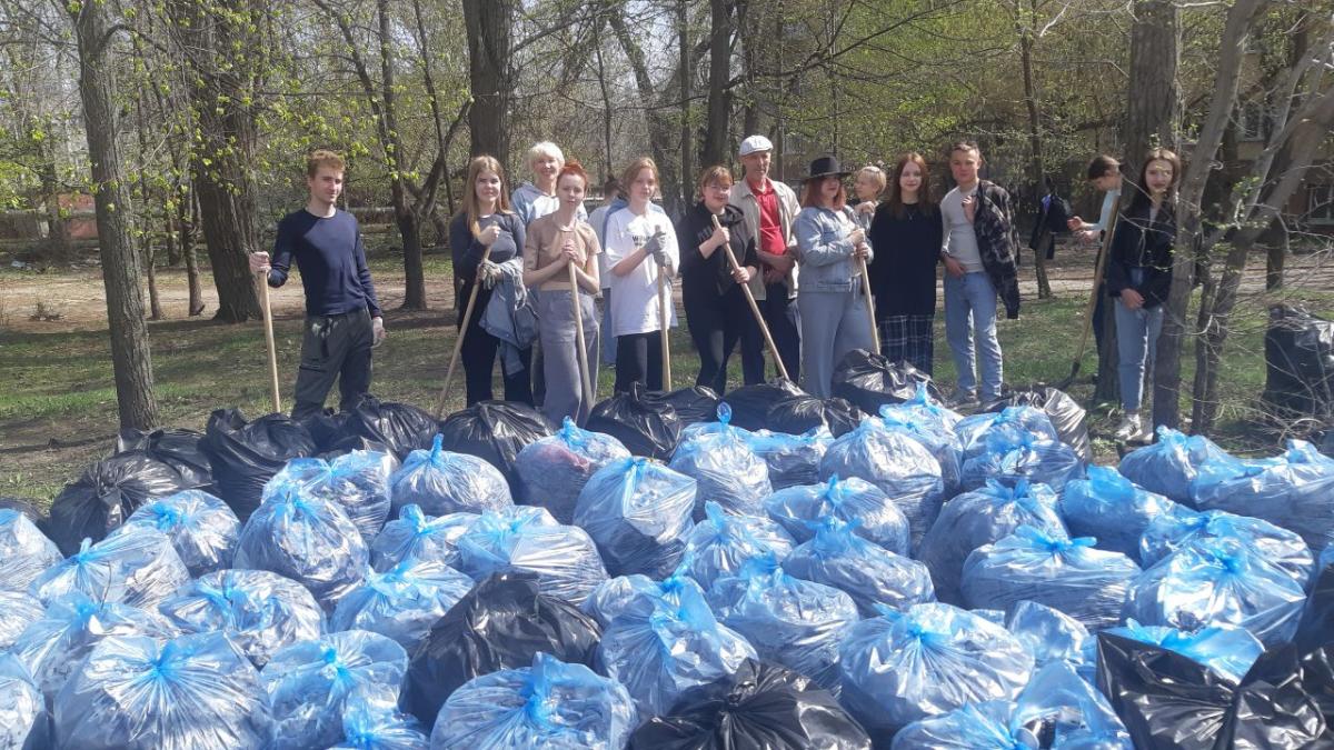 Уборка сквера на проспекте имени 50 лет Октября Фото 1