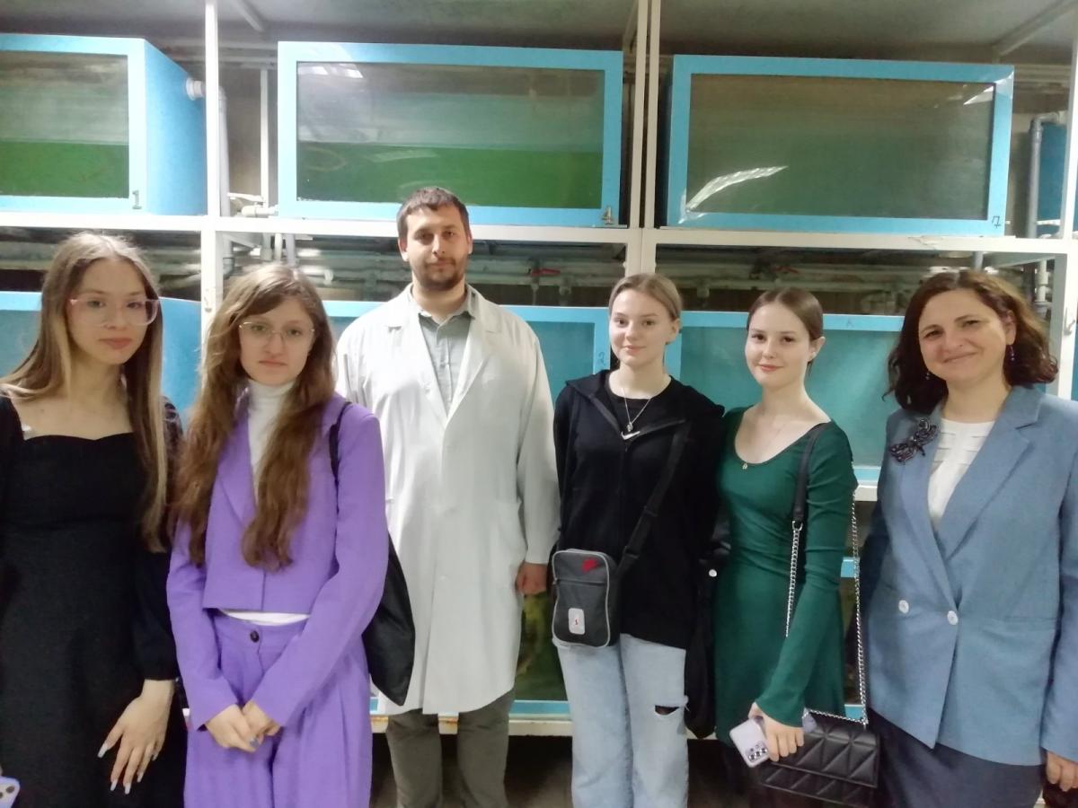 Пугачевские школьники посетили с экскурсией университет Фото 5