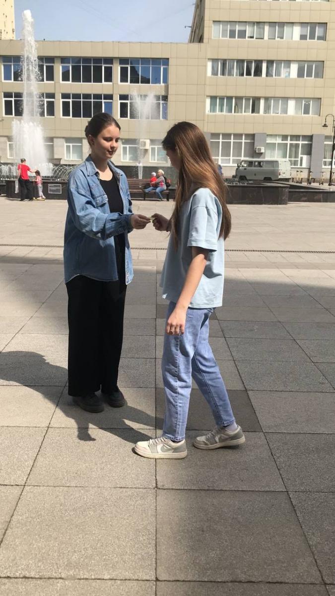Студенты факультета экономики и менеджмента приняли участие в организации лифлетинга Фото 5