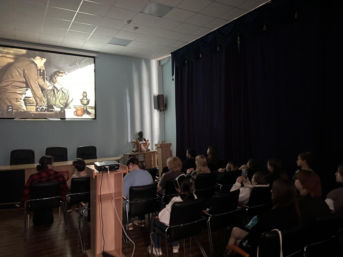 Студенты посмотрели фильмы о войне Фото 3