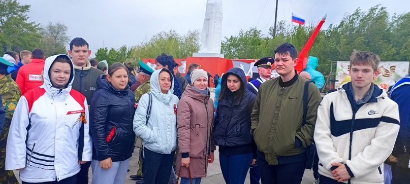 Сотрудники и студенты техникума- участники митинга Фото 1