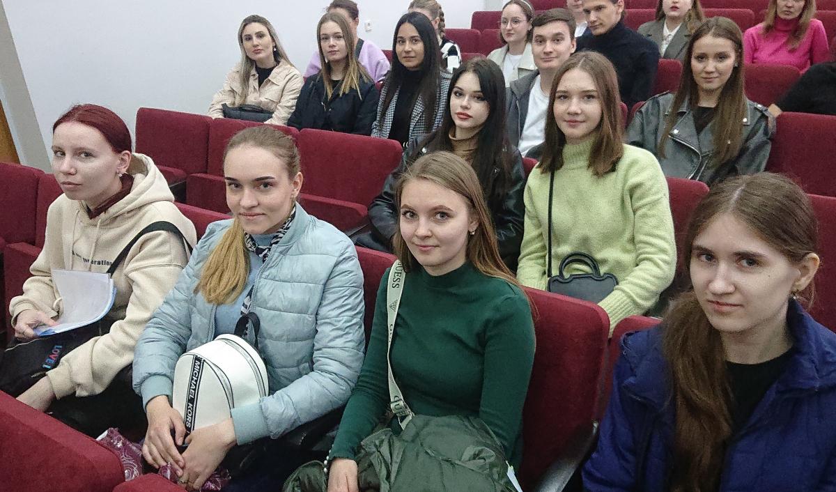 Студенты ФЭиМ посетили с экскурсией Саратовстат Фото 2