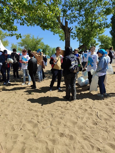 Экологи помогли подготовить городской пляж к новому сезону Фото 6