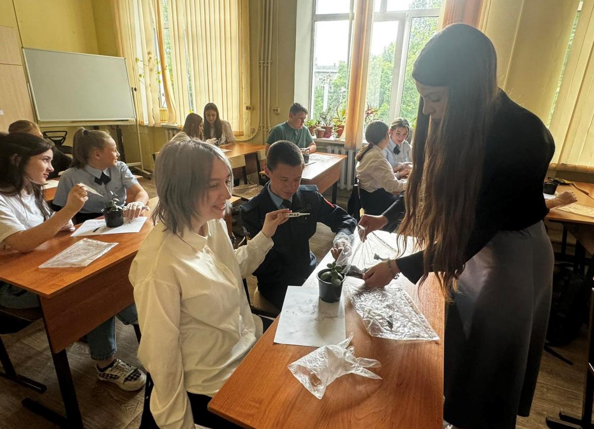 Занятие преподавателя и студентов с учащимися МАОУ «Лицей №24 имени М.М. Расковой» Фото 2