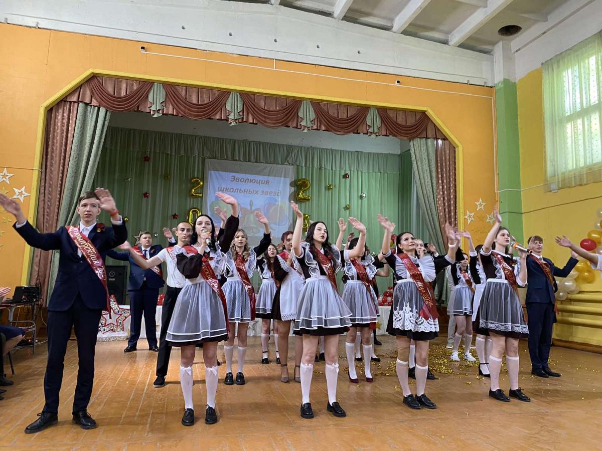 Для агроклассников р.п. Степное прошел Последний звонок Фото 2