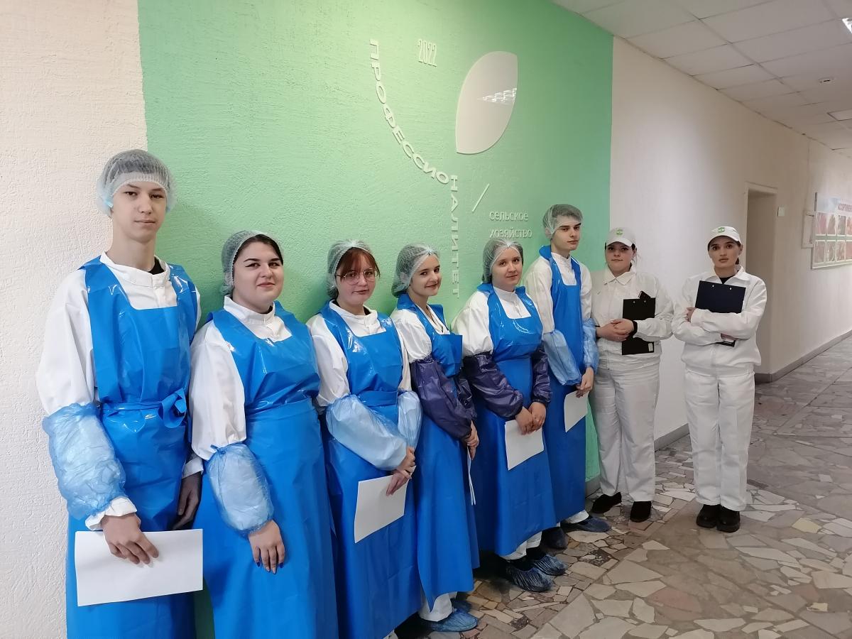 Демонстрационный экзамен выпускников по специальности 19.02.12 Технология продуктов питания животного происхождения, направленность "Производство продуктов питания из мясного сырья", ФП «Профессионалитет» Фото 1 Демонстрационный экзамен выпускников по специальности 19.02.12 Технология продуктов питания животного происхождения, направленность "Производство продуктов питания из мясного сырья", ФП «Профессионалитет» Фото 1