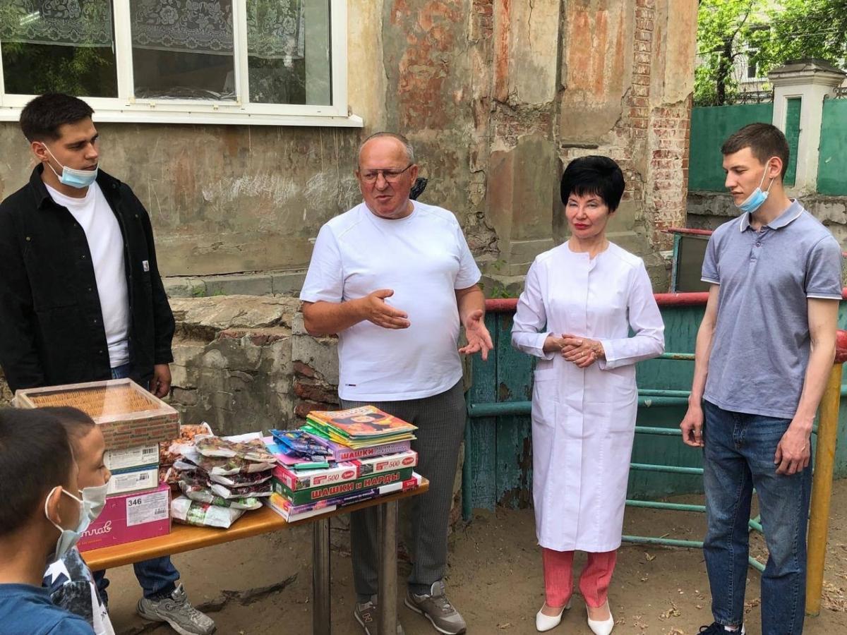 Профком студентов навестил детей, находящихся на лечении Фото 3