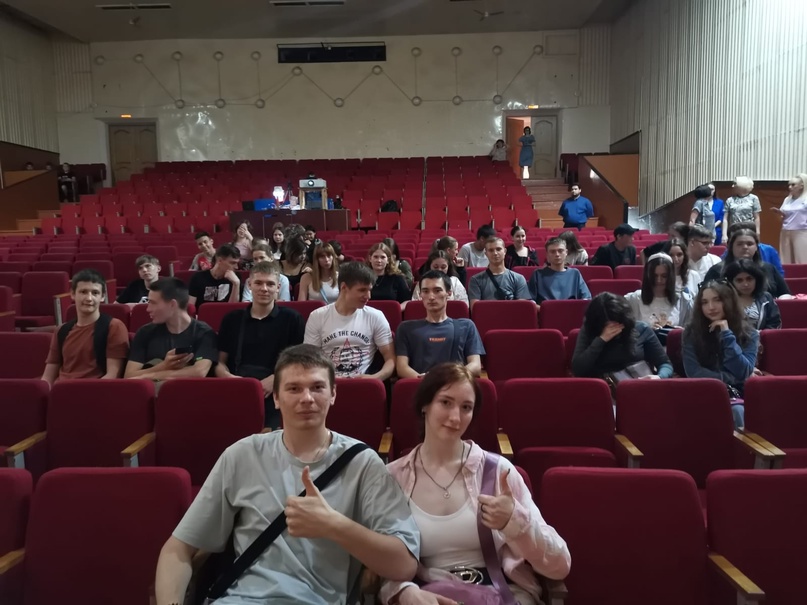 Студенты на концерте-лекции "Подвиг длиною в 900 дней и ночей" Фото 2