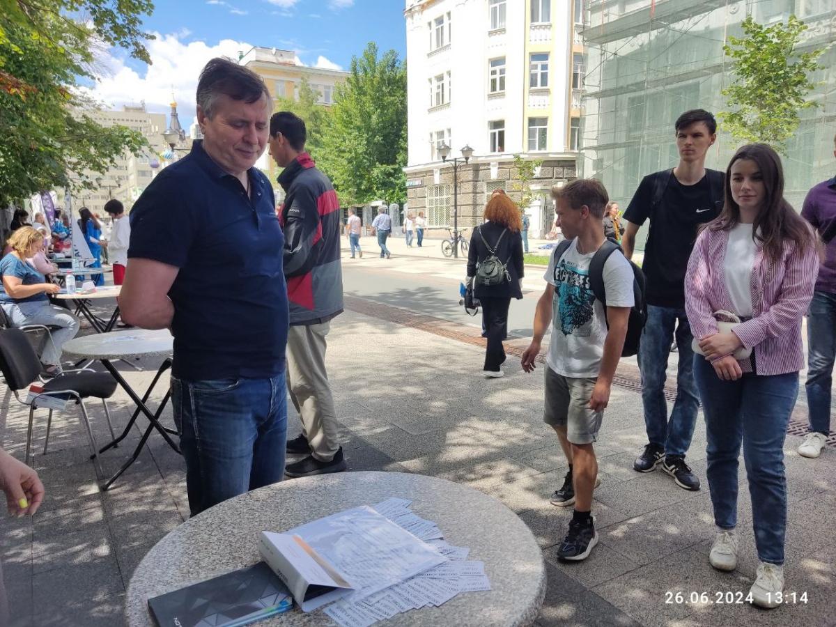 Обучающиеся выпускных курсов факультета экономики и менеджмента посетили ярмарку вакансий Фото 4