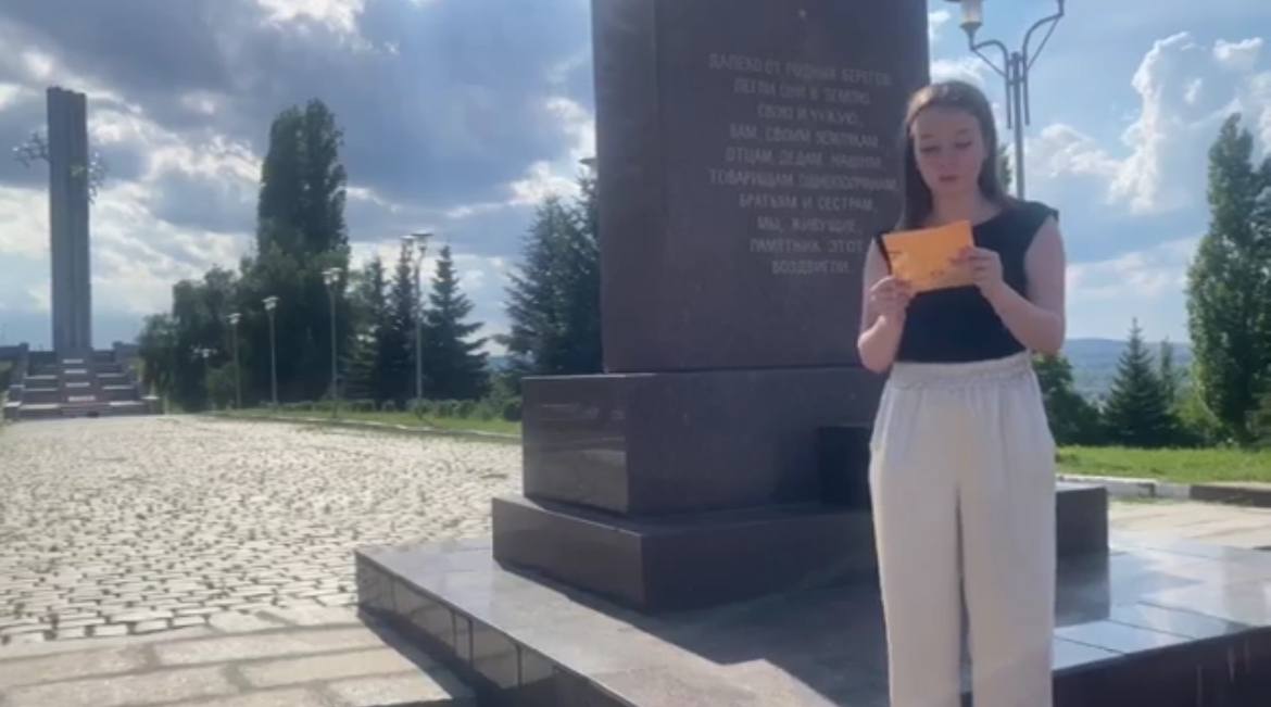 Участие студентов кураторской группы в акции ко Дню памяти и скорби 22 июня Фото 1