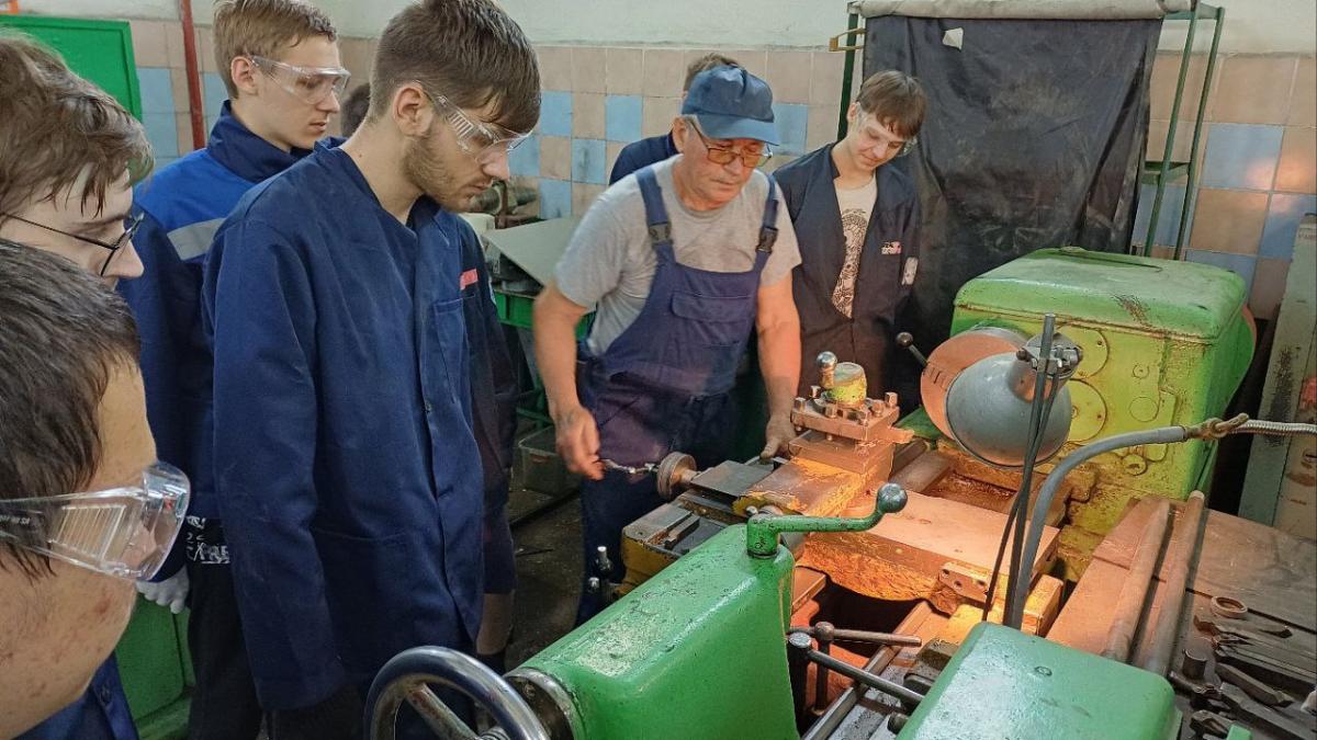Участники студенческих отрядов приступили к обучению по рабочим профессиям Фото 2