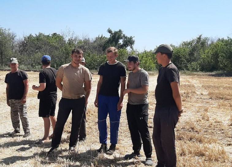 Студенты университета принимают участие в уборочной кампании Фото 1