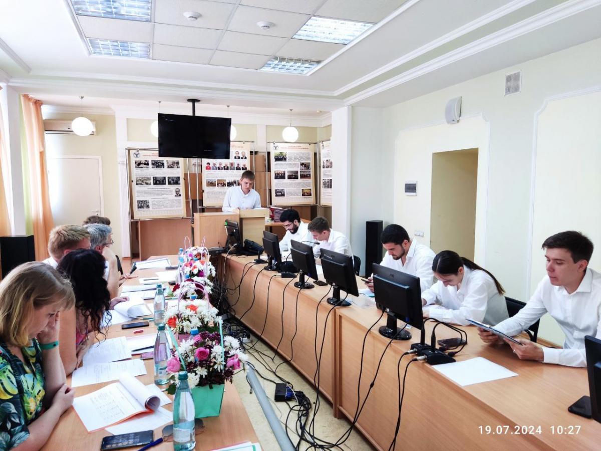 ЗАЩИТА ВЫПУСКНЫХ КВАЛИФИКАЦИОННЫХ РАБОТ НА ФАКУЛЬТЕТЕ ЭКОНОМИКИ И МЕНЕДЖМЕНТА Фото 11