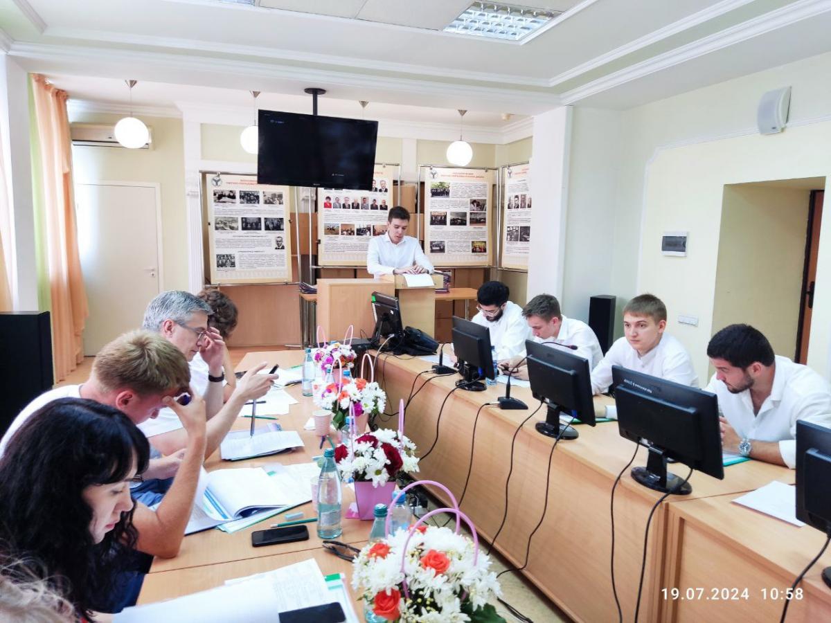 ЗАЩИТА ВЫПУСКНЫХ КВАЛИФИКАЦИОННЫХ РАБОТ НА ФАКУЛЬТЕТЕ ЭКОНОМИКИ И МЕНЕДЖМЕНТА Фото 2