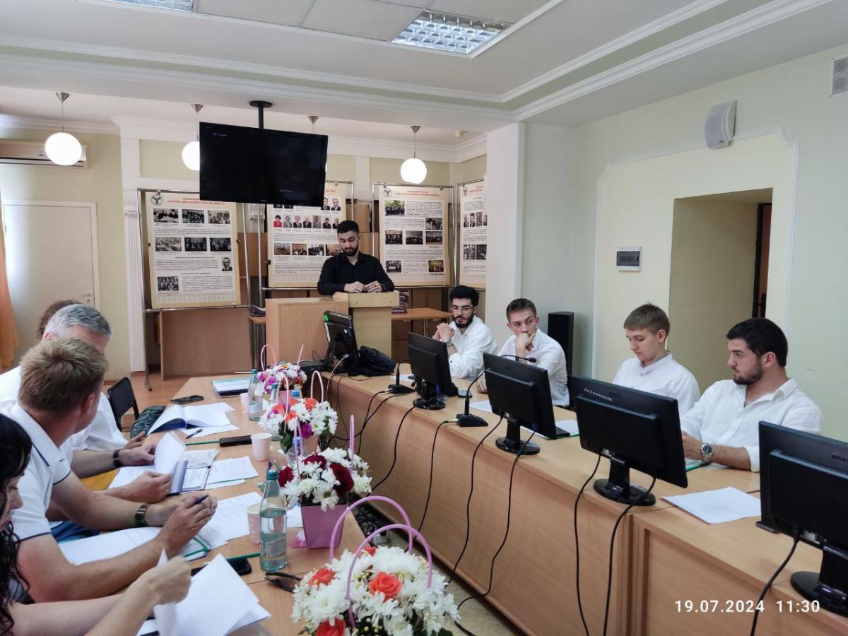 ЗАЩИТА ВЫПУСКНЫХ КВАЛИФИКАЦИОННЫХ РАБОТ НА ФАКУЛЬТЕТЕ ЭКОНОМИКИ И МЕНЕДЖМЕНТА Фото 3