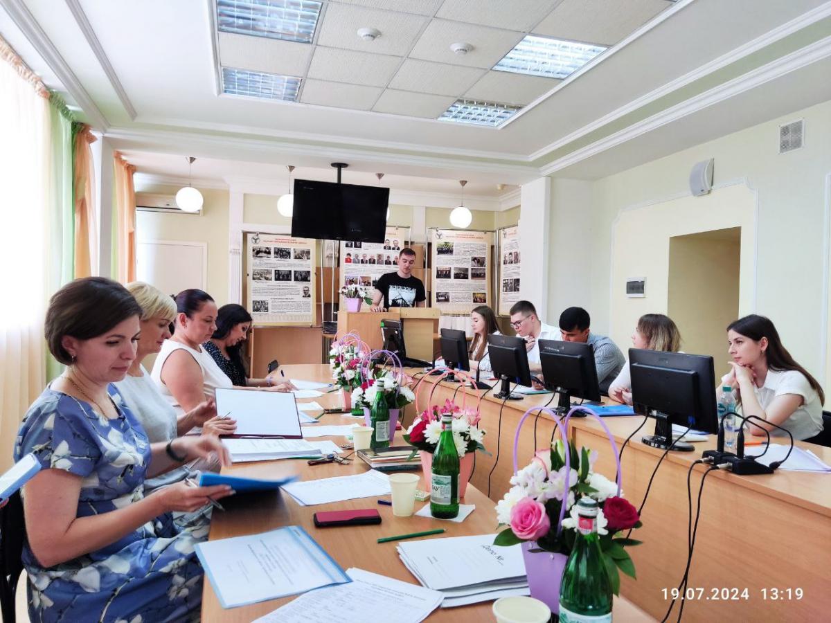ЗАЩИТА ВЫПУСКНЫХ КВАЛИФИКАЦИОННЫХ РАБОТ НА ФАКУЛЬТЕТЕ ЭКОНОМИКИ И МЕНЕДЖМЕНТА Фото 4