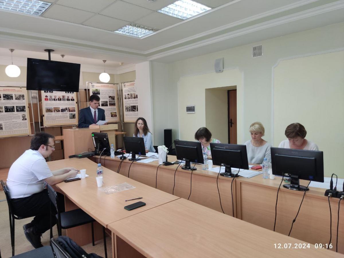 ЗАЩИТА ВЫПУСКНЫХ КВАЛИФИКАЦИОННЫХ РАБОТ НА ФАКУЛЬТЕТЕ ЭКОНОМИКИ И МЕНЕДЖМЕНТА Фото 8