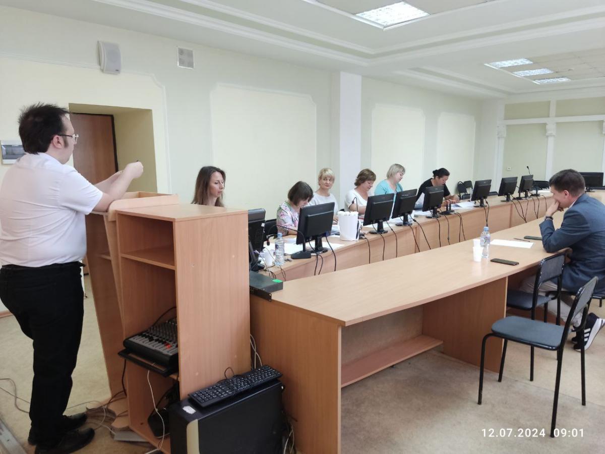 ЗАЩИТА ВЫПУСКНЫХ КВАЛИФИКАЦИОННЫХ РАБОТ НА ФАКУЛЬТЕТЕ ЭКОНОМИКИ И МЕНЕДЖМЕНТА Фото 9