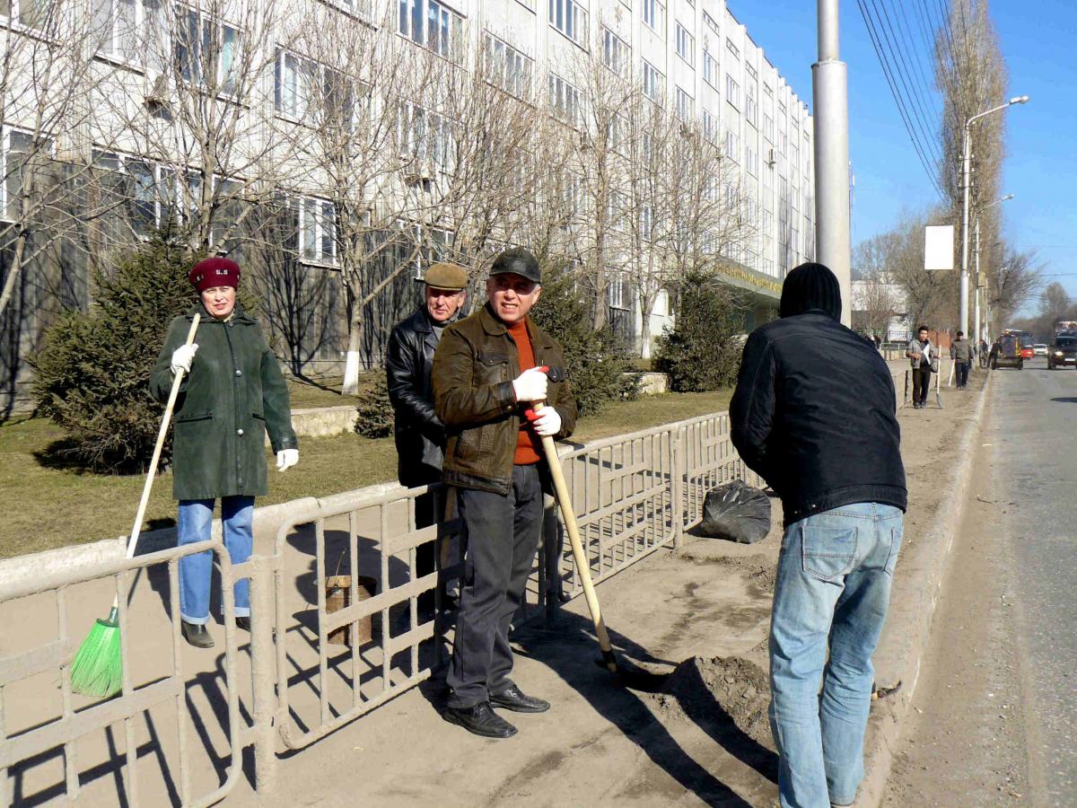 Факультет пищевых технологий и товароведения на благоустройстве территории УК №3 Фото 2