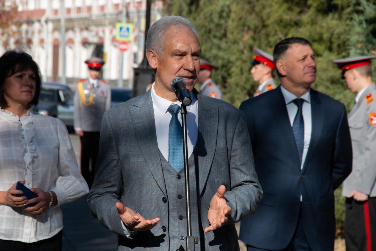 Представитель университета занесен на Доску почета Фото 6