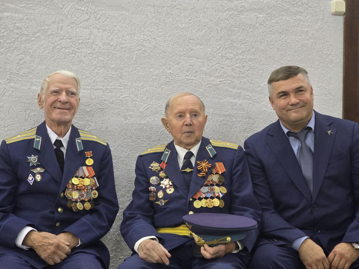 Студенты Вавиловского университета почтили память легендарной летчицы Марины Расковой и женских авиационных полков. Фото 3 Студенты Вавиловского университета почтили память легендарной летчицы Марины Расковой и женских авиационных полков. Фото 3
