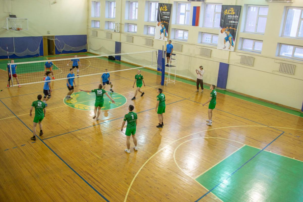 В университете прошел товарищеский матч по волейболу Фото 10