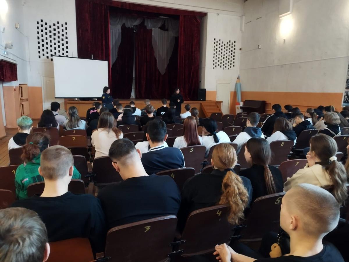 В Краснокутском  зооветеринарном техникуме прошла встреча сотрудников полиции со студентами Фото 1