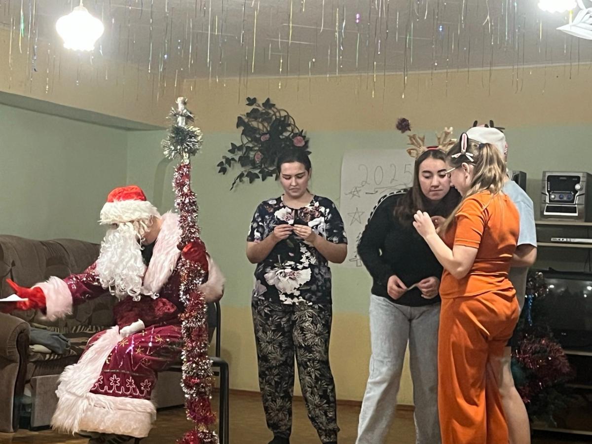 Новогодняя дискотека в общежитии Фото 5 Новогодняя дискотека в общежитии Фото 5