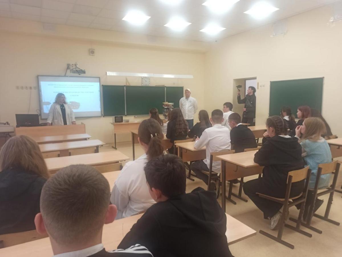 Профориентационная работа кафедры «Технология производства и переработки продукции животноводства» с учениками школ города Энгельс Фото 1 Профориентационная работа кафедры «Технология производства и переработки продукции животноводства» с учениками школ города Энгельс Фото 1