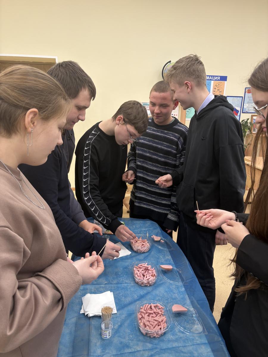 Профориентационная работа кафедры «Технология производства и переработки продукции животноводства» с учениками школ города Энгельс Фото 3 Профориентационная работа кафедры «Технология производства и переработки продукции животноводства» с учениками школ города Энгельс Фото 3