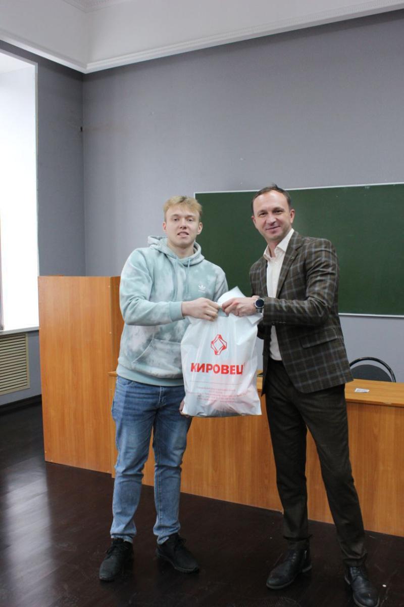 Кураторский час с представителем компании ООО «ТВС-АГРОТЕХНИКА» и награждение студентов кафедры "Техническое обеспечение АПК" Фото 11 Кураторский час с представителем компании ООО «ТВС-АГРОТЕХНИКА» и награждение студентов кафедры "Техническое обеспечение АПК" Фото 11