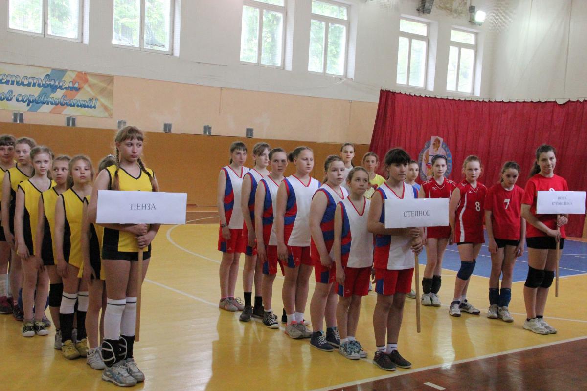 Открытое первенство Саратовской области по волейболу посвященное дню победы среди школьников Фото 2