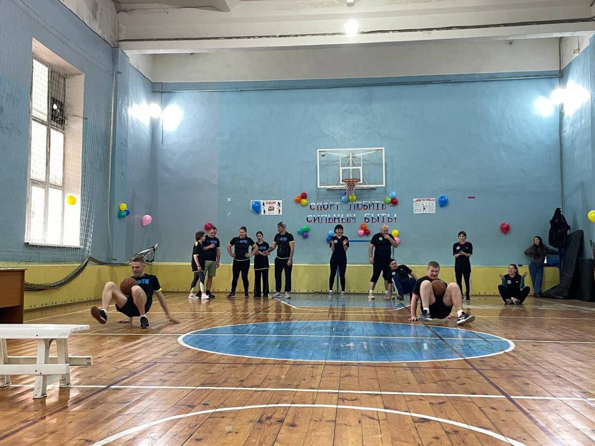 Спортивные весёлые старты «Спорт любить - сильным быть!» в рамках деловой программы III регионального этапа Чемпионата по профессиональному мастерству «Профессионалы» Саратовской области Фото 4 Спортивные весёлые старты «Спорт любить - сильным быть!» в рамках деловой программы III регионального этапа Чемпионата по профессиональному мастерству «Профессионалы» Саратовской области Фото 4