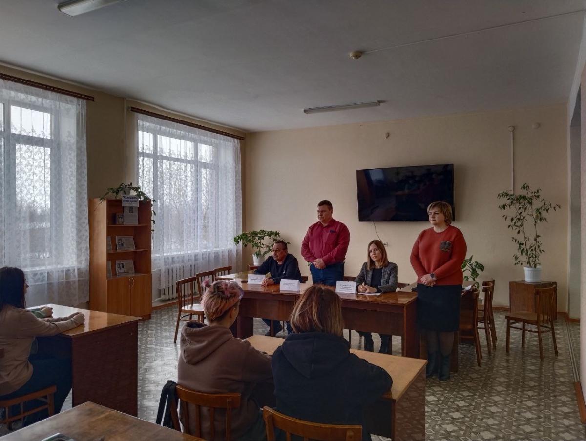 В рамках деловой программы III Регионального этапа Чемпионата "Профессионалы" в Краснокутском зооветеринарном техникуме прошёл Круглый стол студентов с работодателями Фото 1