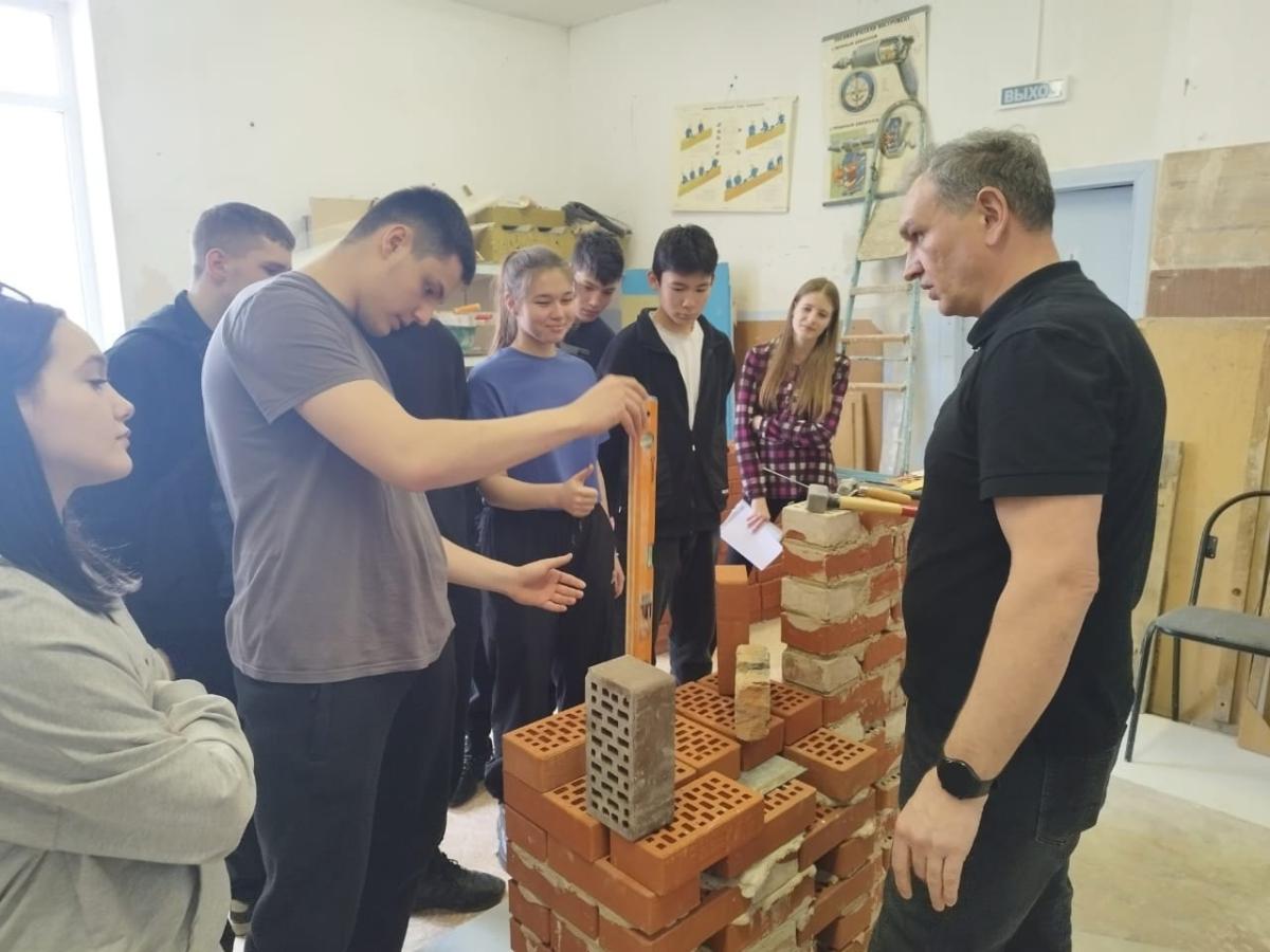 В рамках деловой программы III Регионального этапа Чемпионата "Профессионалы" в Краснокутском зооветеринарном техникуме прошёл Мастер-класс для студентов 1 курса   специальности 08. 02.01 Строительство и эксплуатация зданий и сооружений Фото 3