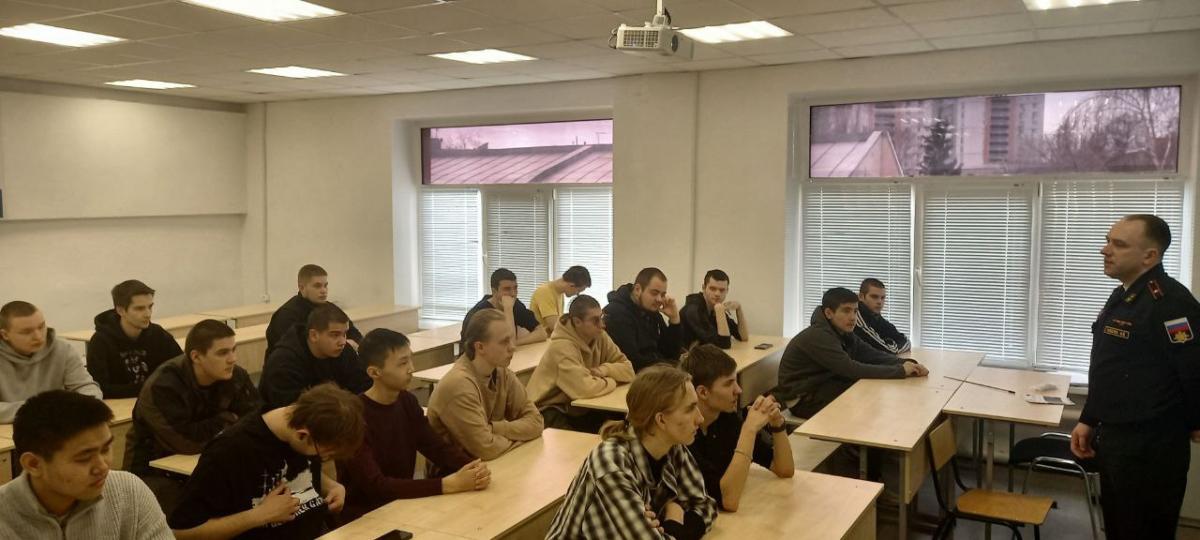 Встреча обучающихся с представителем Вольского военного института материального обеспечения Фото 3