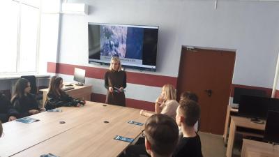 В День открытых дверей преподаватели кафедры "Иностранные языки и культура речи" встречали учащихся в открывшемся на базе университета Межкультурном Центре "Диалог"
