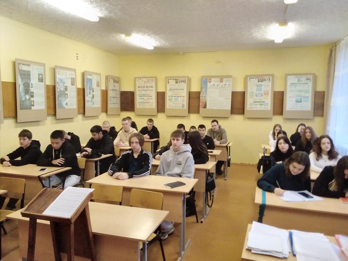 Классный час, посвящённый годовщине присоединения полуострова Крым к России. Фото 1