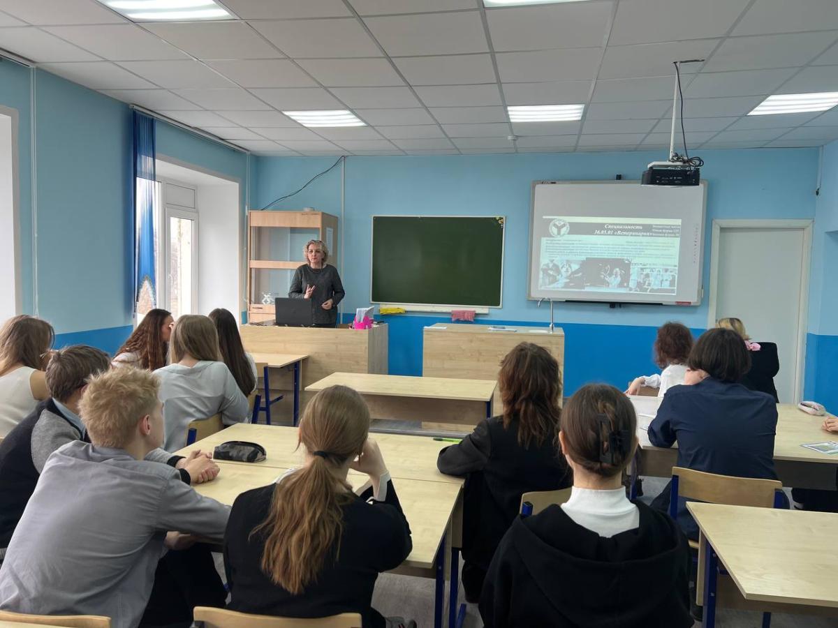 Профориентационное мероприятие в рамках Недели естествознания в МАОУ «Гимназия № 4 им. В.М. Безбокова» Фото 5