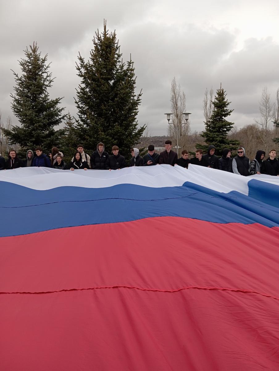 Патриотическая акция ко Дню воссоединения Крыма с Россией Фото 3