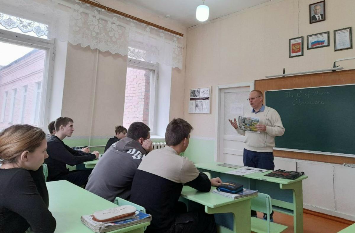 Преподаватели кафедры «ЛХиЛС» посетили с профориентационной работой МОУ СОШ с. Хоперское и МОУ СОШ п. Октябрьский и Балашовского района Фото 1