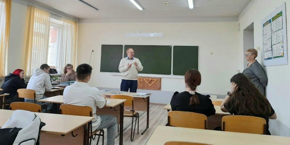 Профориентационная работа с учениками и учителями МОУ СОШ р.п. Пинеровка Балашовского района Фото 2
