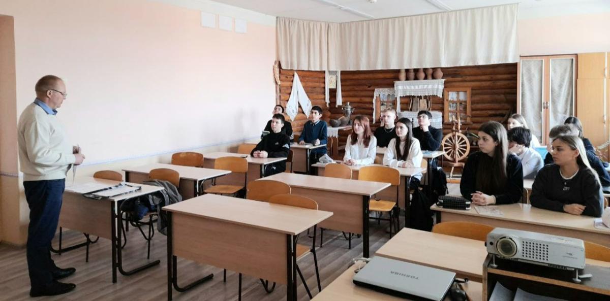 Профориентационная работа с учениками и учителями МОУ СОШ р.п. Пинеровка Балашовского района Фото 4