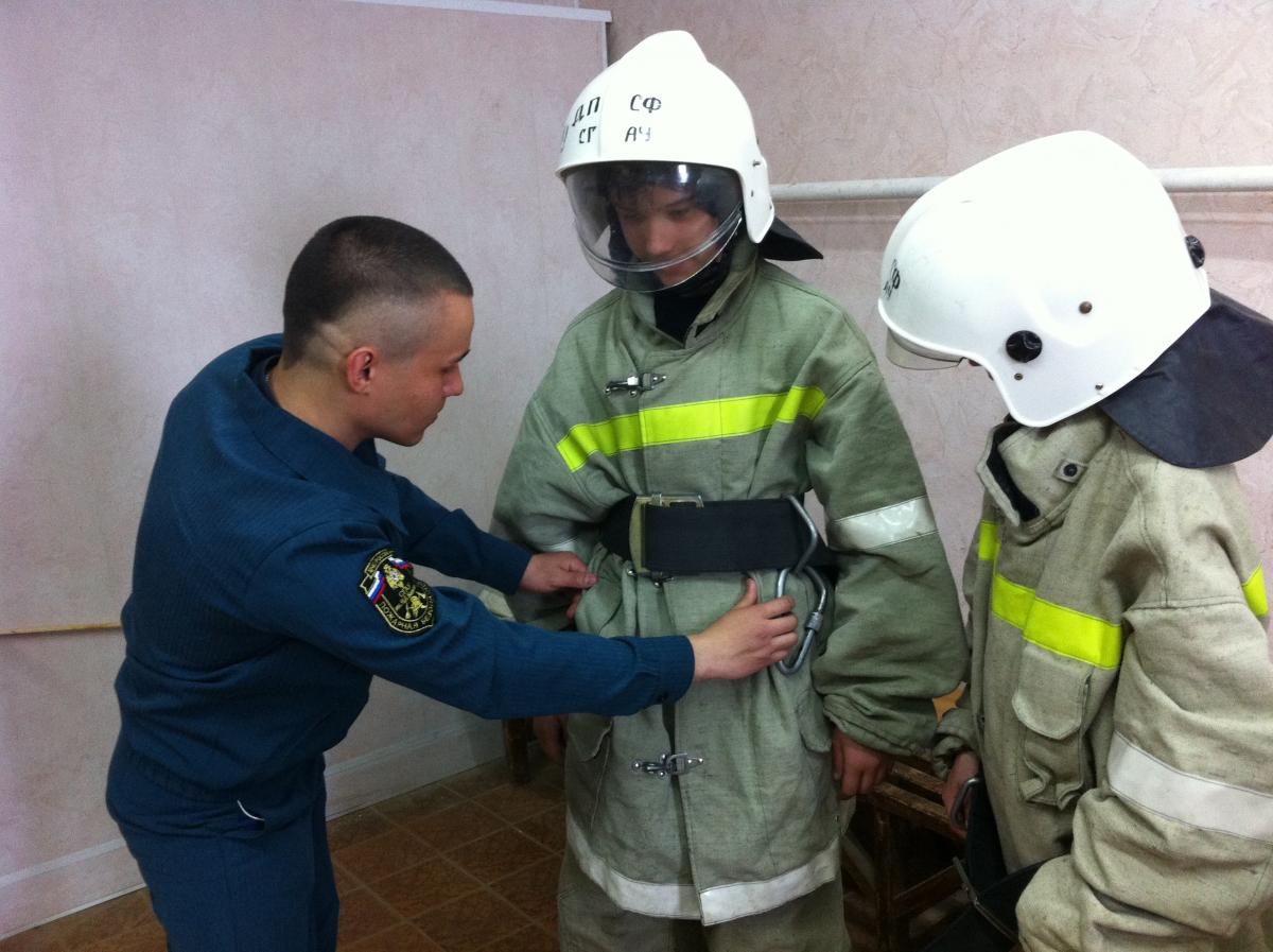 Соревнования среди дружин юных пожарных школ Волжского района Фото 6