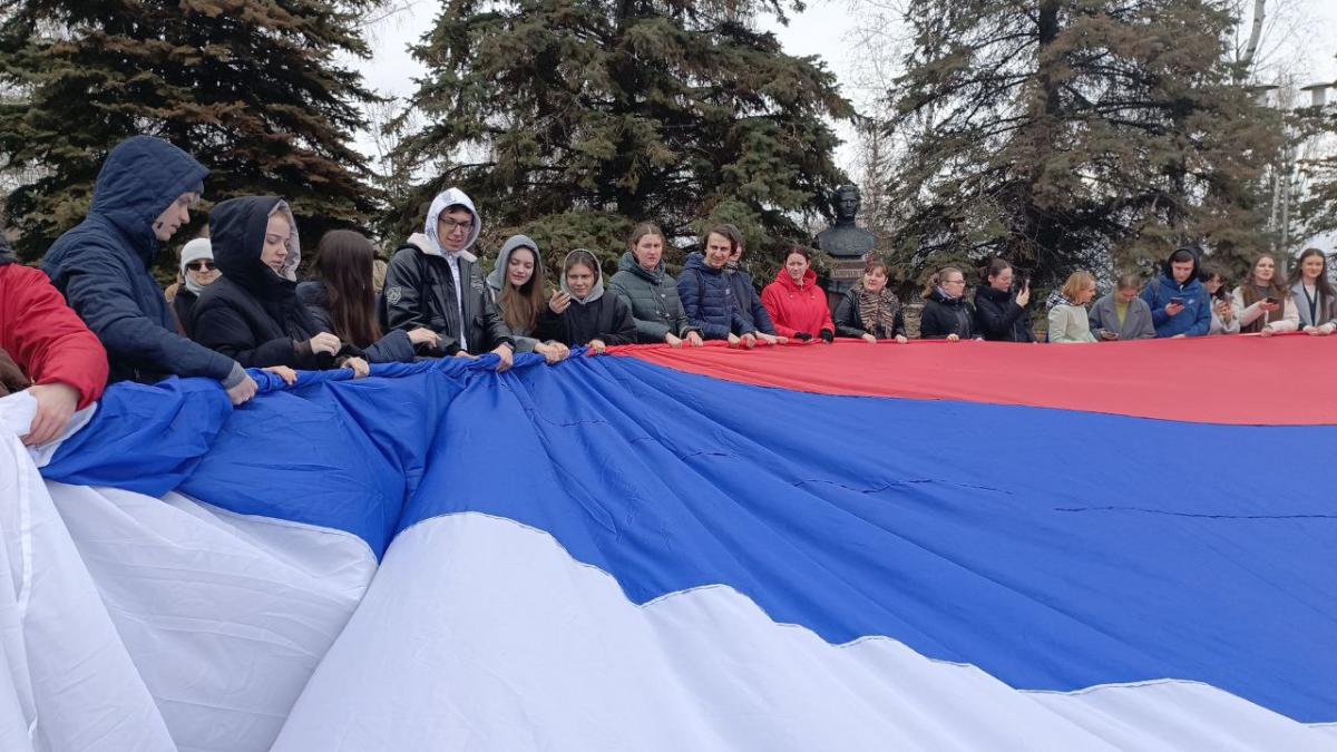 Участие в патриотическом мероприятии, посвященном Дню воссоединения Крыма и Севастополя с Россией Фото 9